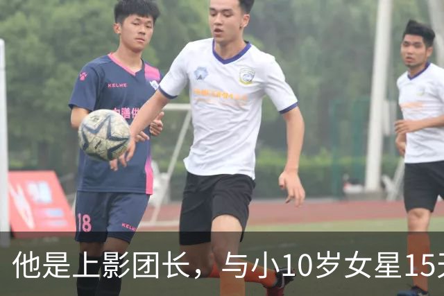 他是上影团长，与小10岁女星15天闪婚，儿子随母姓，如今已成骄傲